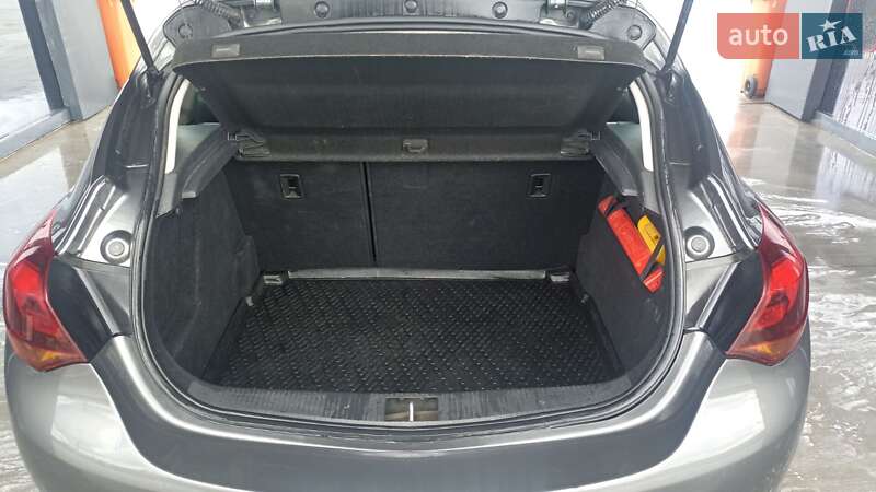 Хэтчбек Opel Astra 2012 в Каменец-Подольском