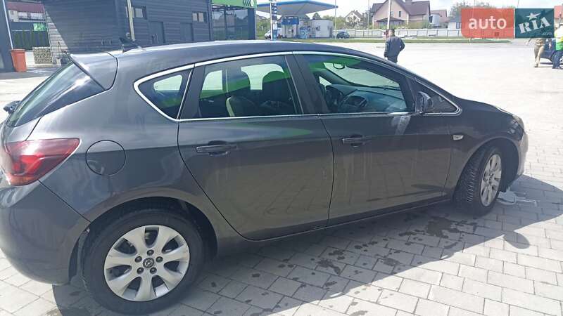 Хэтчбек Opel Astra 2012 в Каменец-Подольском