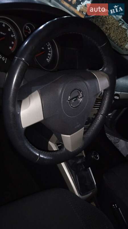 Седан Opel Astra 2008 в Чернівцях