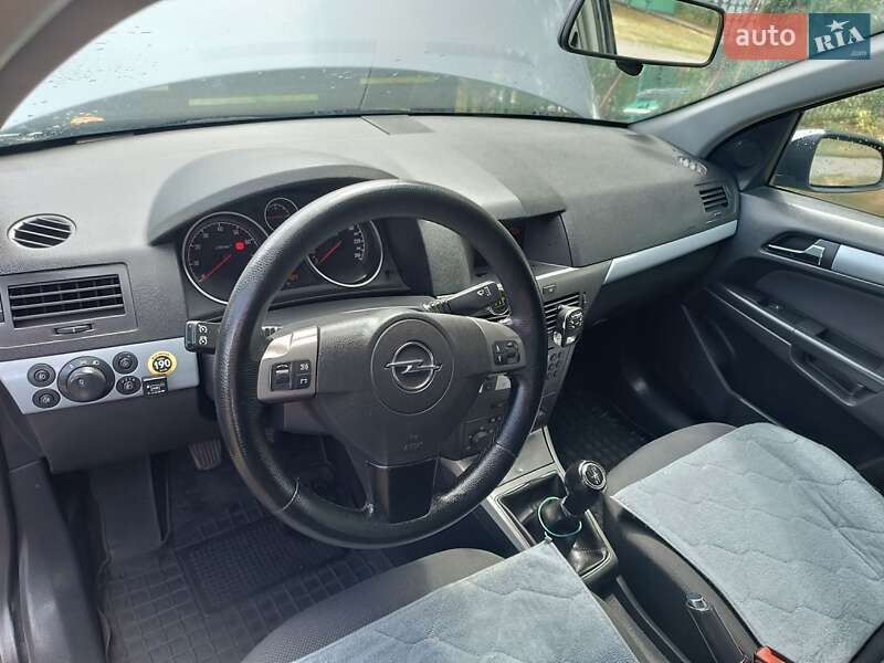 Універсал Opel Astra 2005 в Білики