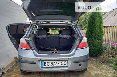 Хэтчбек Opel Astra 2004 в Новояворовске