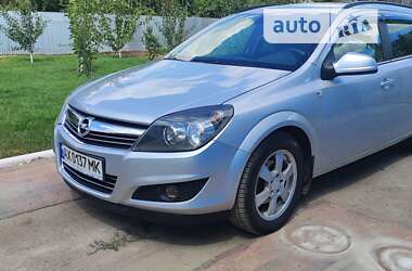 Універсал Opel Astra 2010 в Лозовій