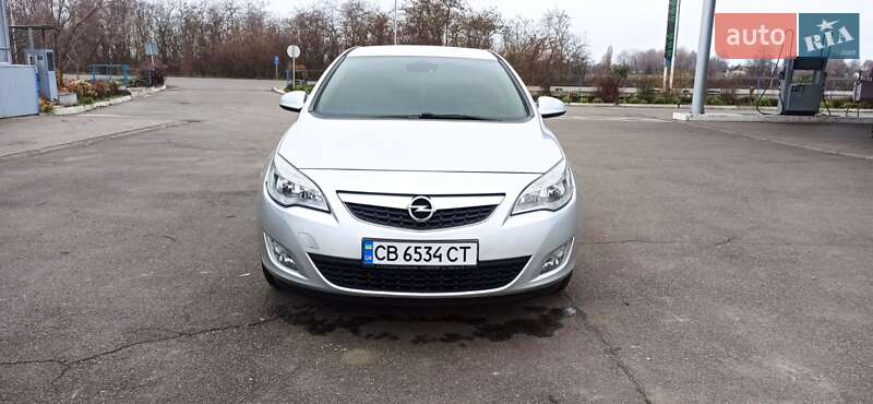 Хэтчбек Opel Astra 2010 в Борзне