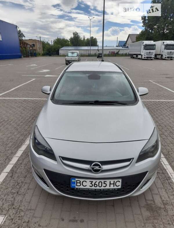 Универсал Opel Astra 2013 в Нововолынске