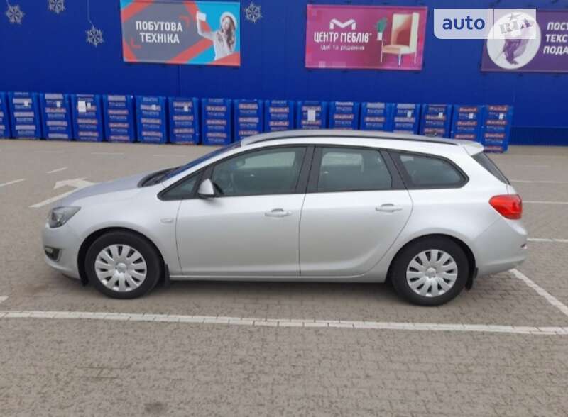 Универсал Opel Astra 2013 в Нововолынске