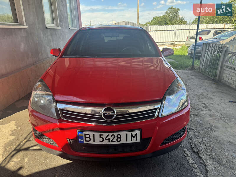 Хэтчбек Opel Astra 2014 в Александрие