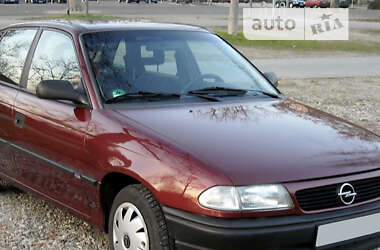 Седан Opel Astra 1998 в Черновцах