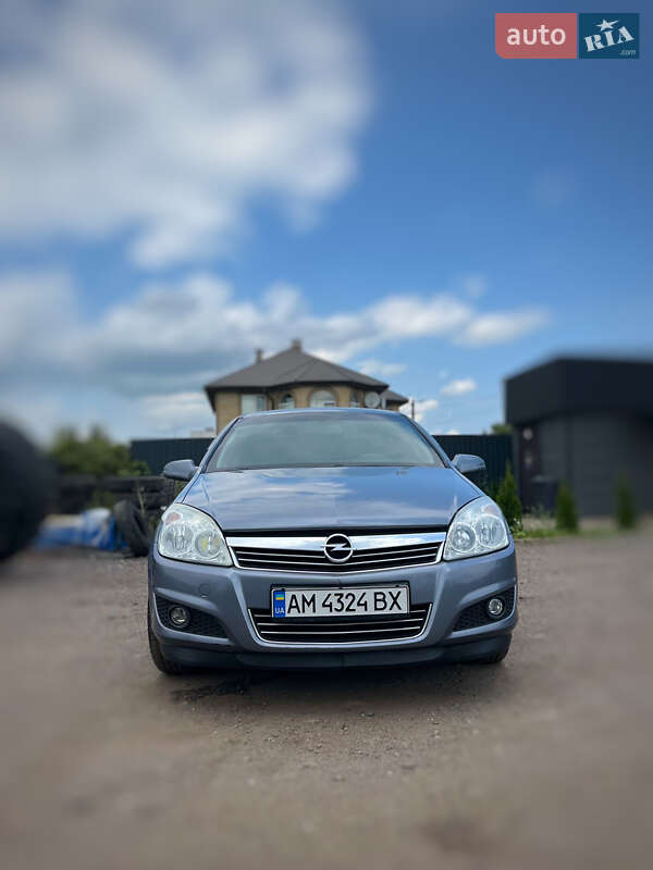 Хэтчбек Opel Astra 2007 в Житомире