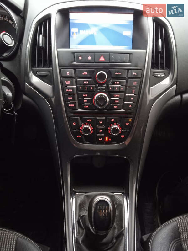 Седан Opel Astra 2013 в Каменец-Подольском