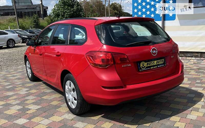 Универсал Opel Astra 2011 в Стрые