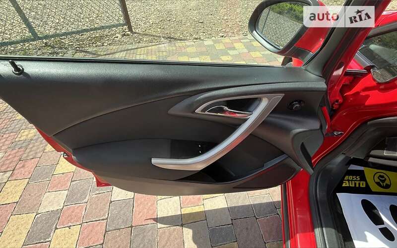 Универсал Opel Astra 2011 в Стрые