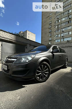 Універсал Opel Astra 2010 в Дніпрі