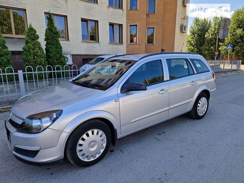 Універсал Opel Astra 2005 в Тернополі