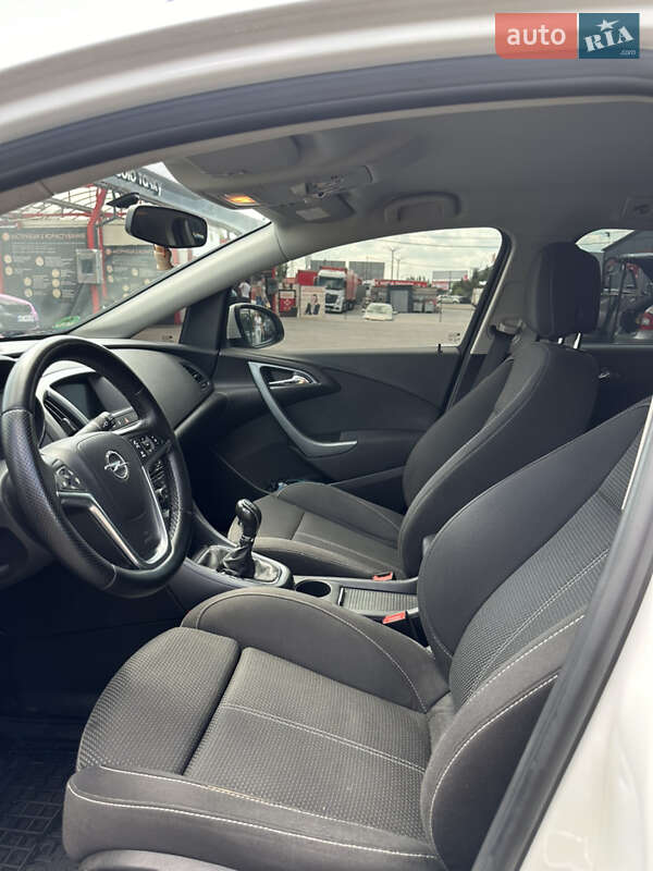 Універсал Opel Astra 2012 в Кривому Розі