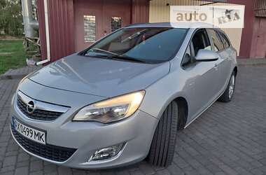 Універсал Opel Astra 2011 в Гадячі