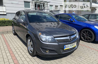 Хэтчбек Opel Astra 2012 в Львове