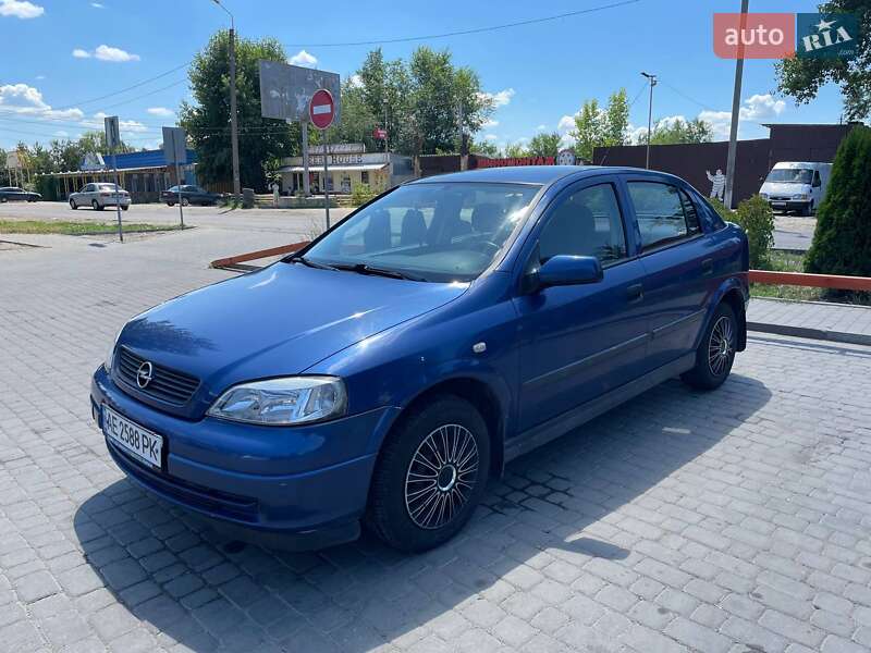 Хэтчбек Opel Astra 2001 в 