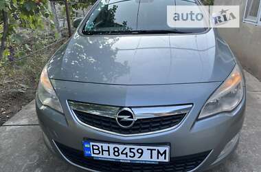 Универсал Opel Astra 2011 в Арцизе