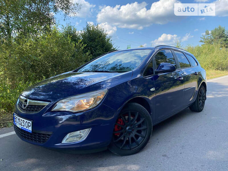 Універсал Opel Astra 2010 в Радехові