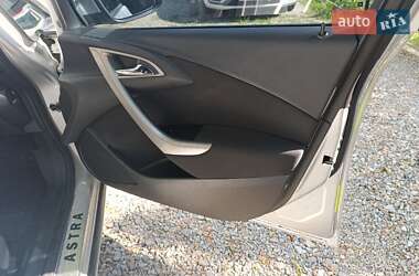 Универсал Opel Astra 2011 в 
