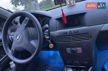 Хетчбек Opel Astra 2004 в 
