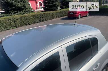 Хэтчбек Opel Astra 2005 в 