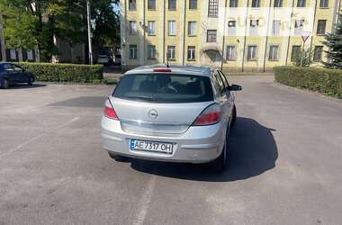 Хэтчбек Opel Astra 2005 в 