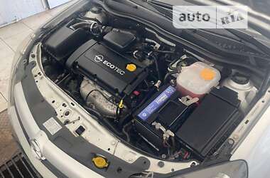 Хэтчбек Opel Astra 2005 в 