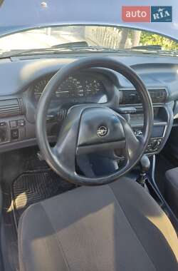 Хэтчбек Opel Astra 1992 в 