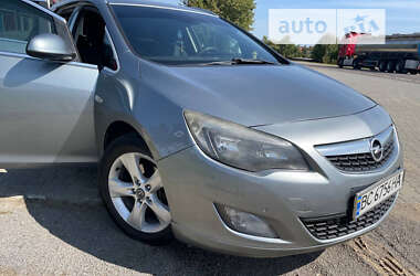 Универсал Opel Astra 2012 в Яворове