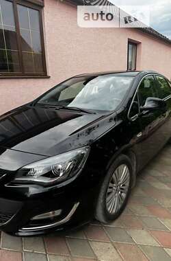 Седан Opel Astra 2013 в Теофиполе