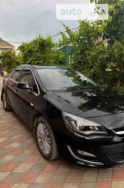 Седан Opel Astra 2013 в Теофиполе