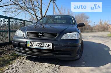 Седан Opel Astra 2006 в Новомиргороде