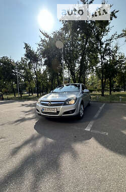 Седан Opel Astra 2012 в Киеве