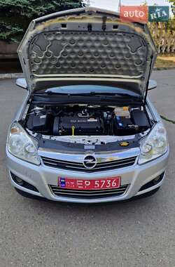 Хэтчбек Opel Astra 2008 в 