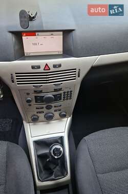 Хэтчбек Opel Astra 2008 в 