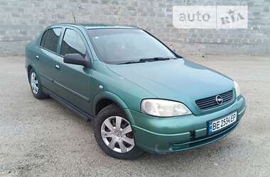 Седан Opel Astra 2006 в Новом Буге