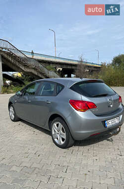 Хетчбек Opel Astra 2010 в 