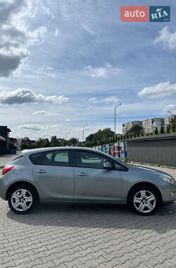 Хетчбек Opel Astra 2010 в 