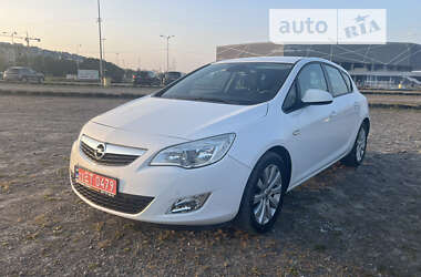 Хэтчбек Opel Astra 2011 в Львове