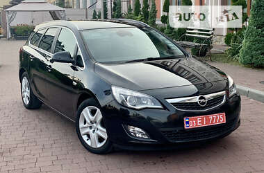 Универсал Opel Astra 2012 в Стрые