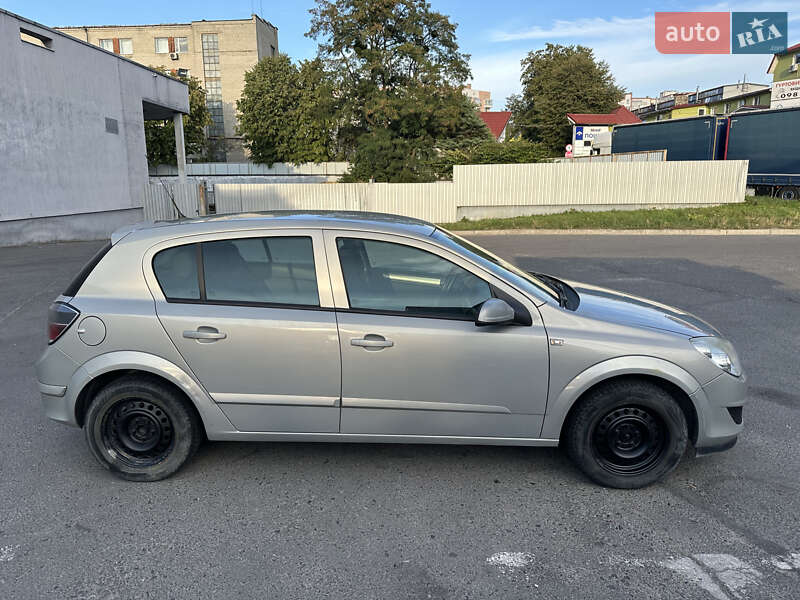 Хэтчбек Opel Astra 2007 в Львове