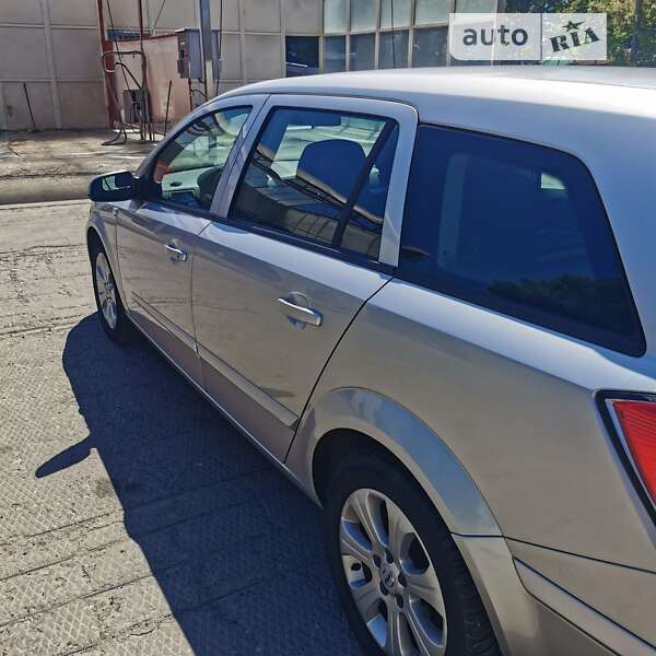 Універсал Opel Astra 2004 в Олександрії