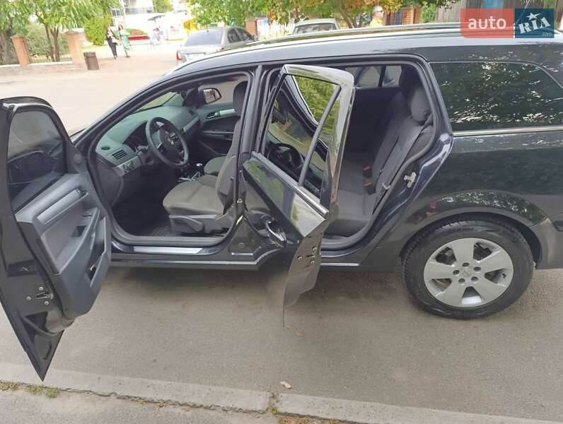 Универсал Opel Astra 2010 в Василькове