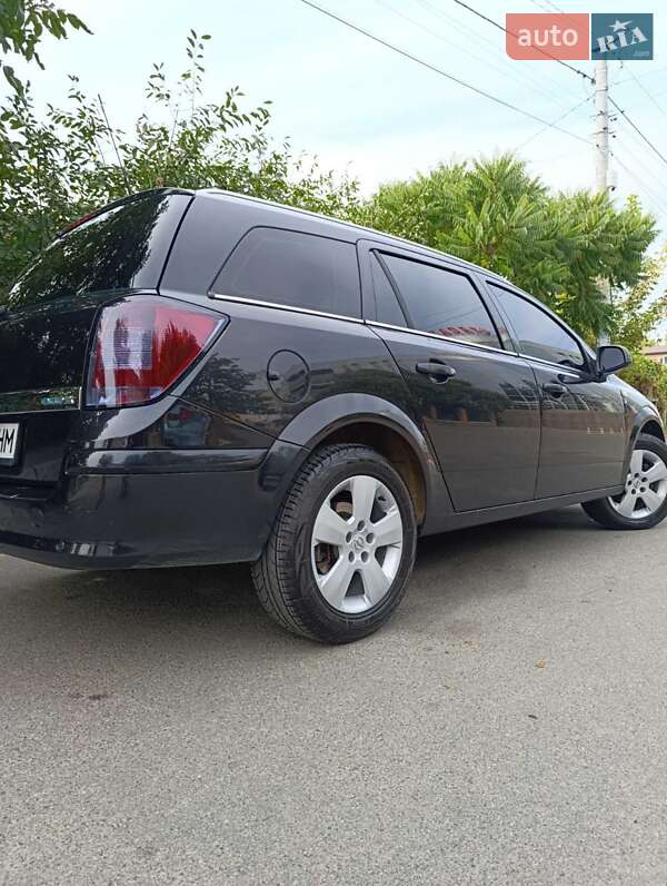 Универсал Opel Astra 2010 в Василькове