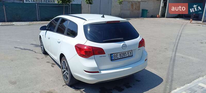 Универсал Opel Astra 2011 в Ровно