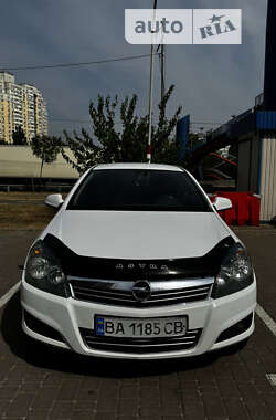 Універсал Opel Astra 2013 в Києві