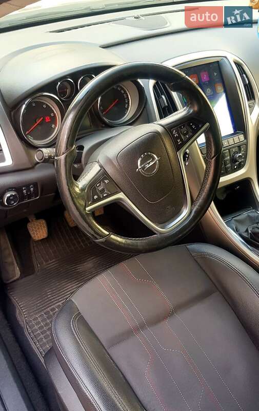 Универсал Opel Astra 2012 в Виннице