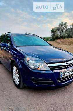 Универсал Opel Astra 2006 в Тростянце