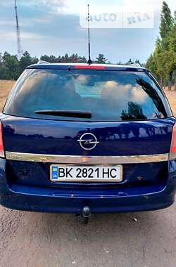 Универсал Opel Astra 2006 в Тростянце